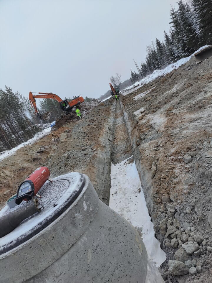 Hulevesiviemärin asennus ja työmaan kuivatusratkaisut maarakennuskohteessa Oulun seudulla