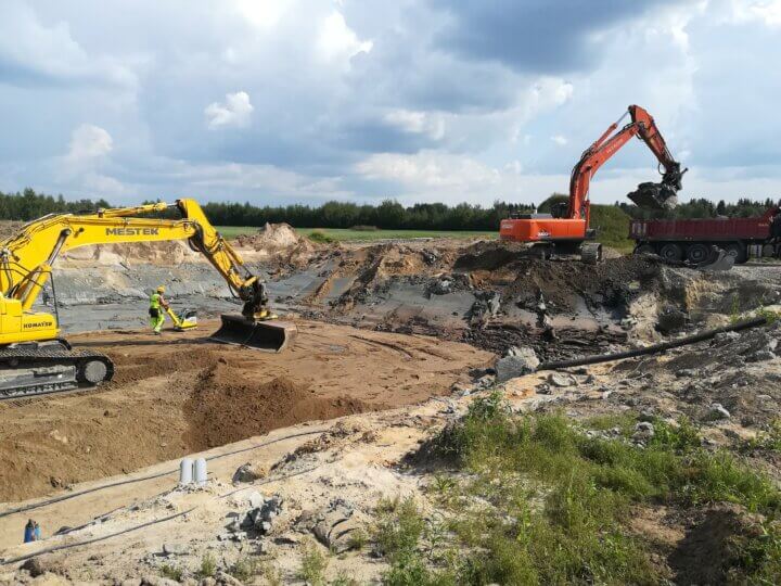 Mestekin toteuttamia maaleikkaus- ja pengerrystöitä maarakennuskohteessa Oulun seudulla